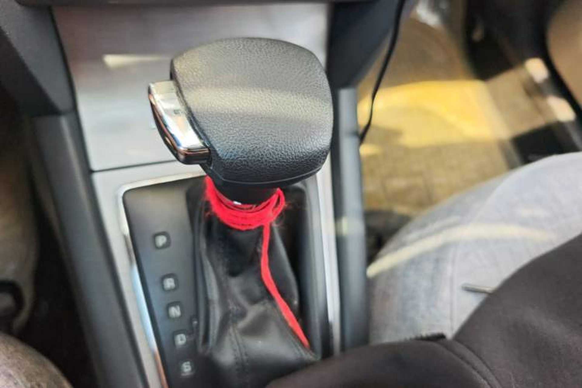 Used Skoda Octavia 2012 1.6L Automatic Yijie Edition Gear Lever