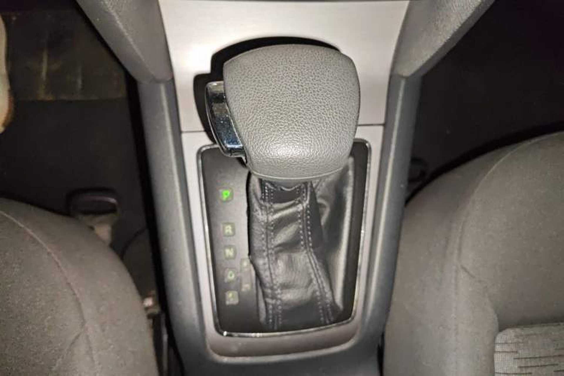 Used Skoda Octavia 2012 1.6L Automatic Yijie Edition Gear Lever
