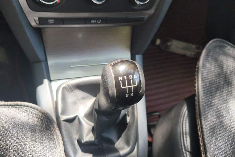 Used Skoda Octavia 2012 1.6L Manual Yijie Edition Gear Lever