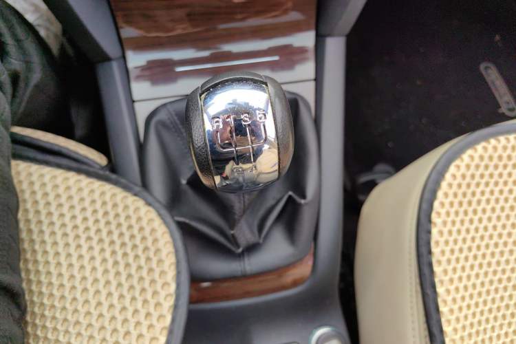 Used Skoda Octavia 2012 1.6L Manual Yijun Edition Gear Lever