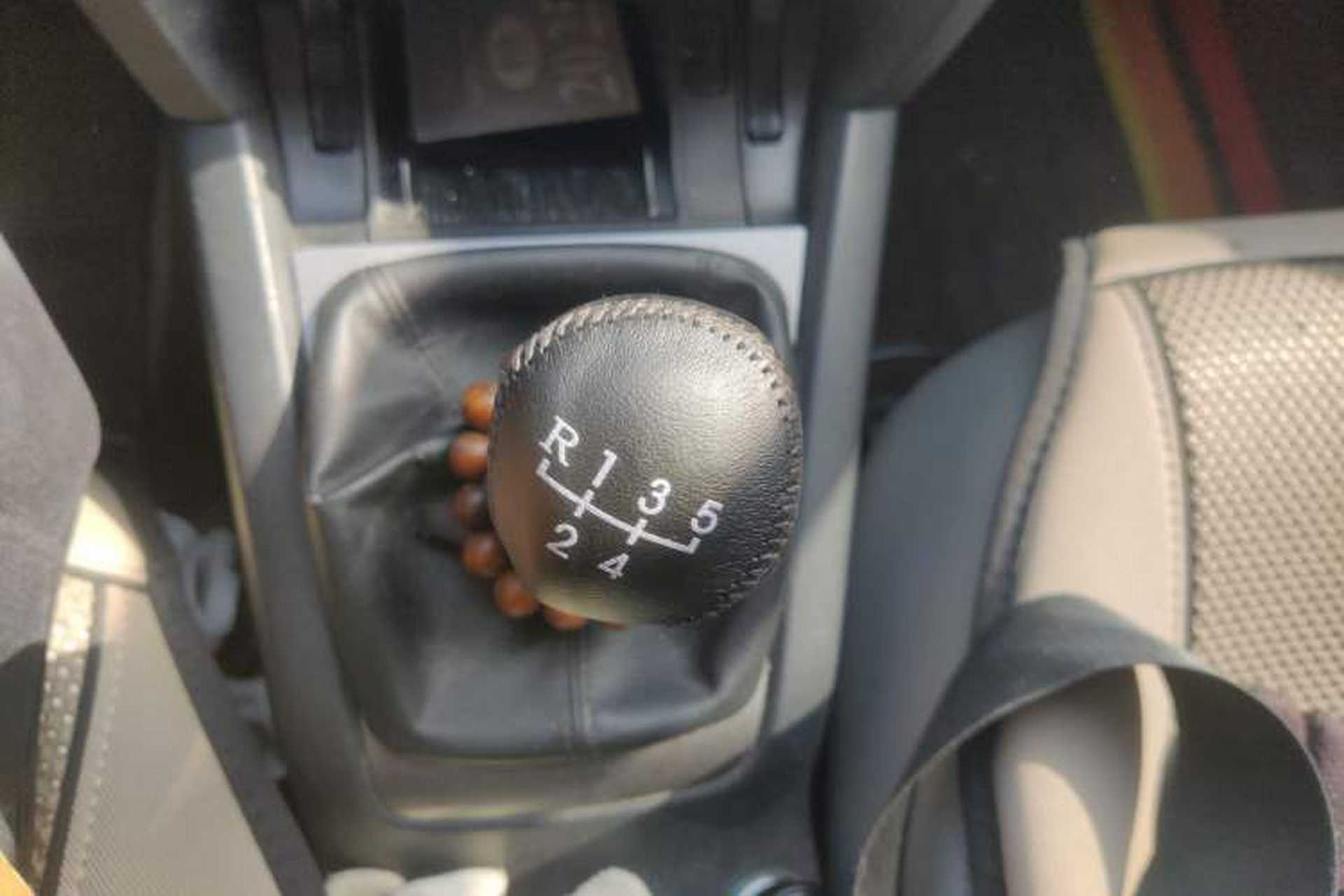 Used Skoda Octavia 2012 1.6L Manual Yijun Edition Gear Lever