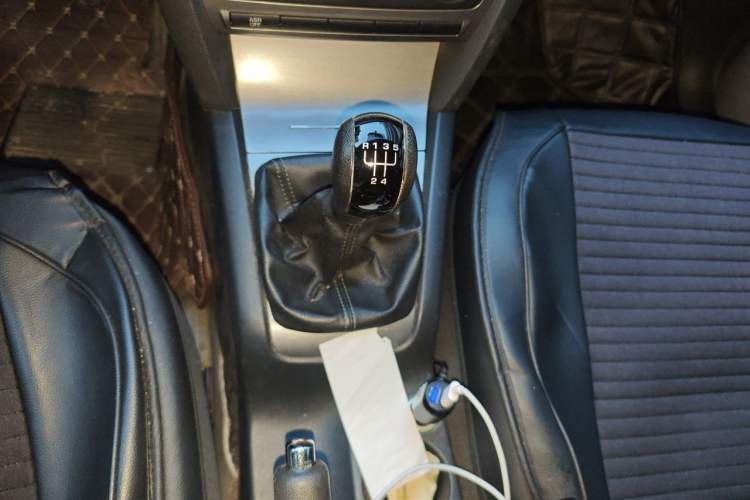 Used Skoda Octavia 2012 1.6L Manual Eado Edition Gear Lever