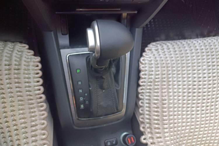 Used Skoda Octavia 2012 1.6L Automatic Yijie Edition Gear Lever