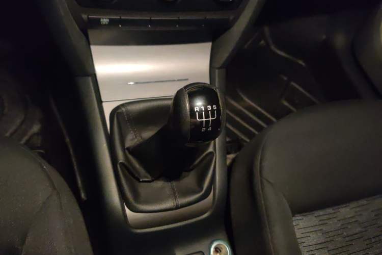Used Skoda Octavia 2012 1.6L Manual Yijie Edition Gear Lever