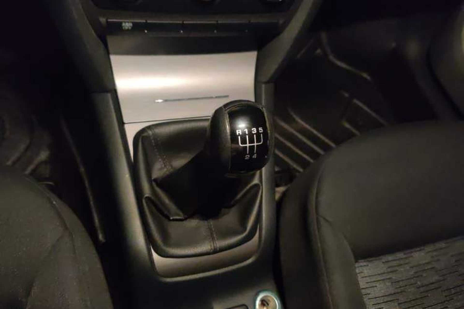 Used Skoda Octavia 2012 1.6L Manual Yijie Edition Gear Lever