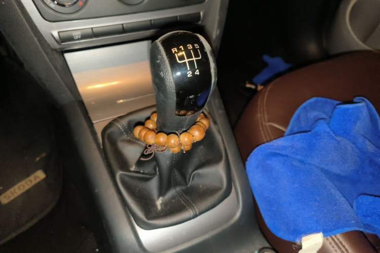 Used Skoda Octavia 2012 1.6L Manual Eado Edition Gear Lever