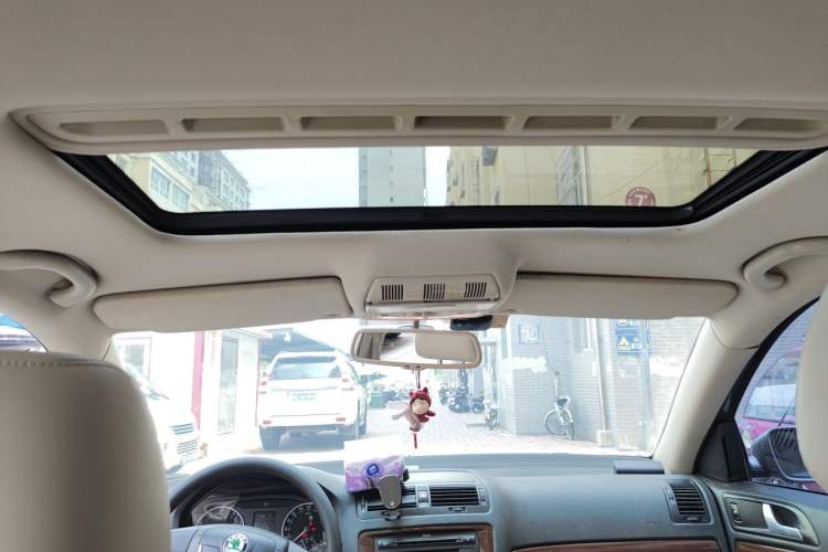 Used Skoda Octavia 2012 1.6L Automatic Yijun Edition Headliner