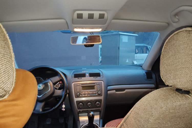 Used Skoda Octavia 2012 1.6L Manual Yijie Edition Headliner