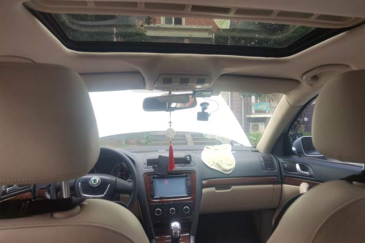 Used Skoda Octavia 2012 1.6L Manual Yijun Edition Headliner