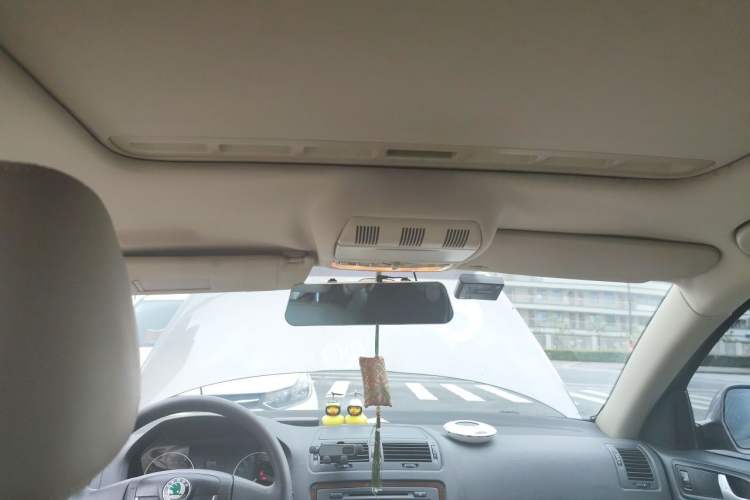 Used Skoda Octavia 2012 1.4TSI Manual - Yijun Edition Headliner