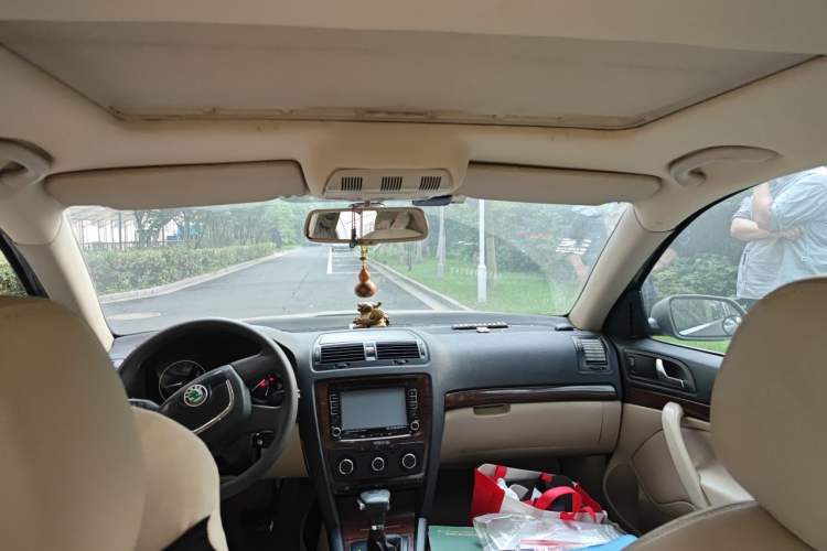 Used Skoda Octavia 2012 1.6L Automatic Yijun Edition Headliner