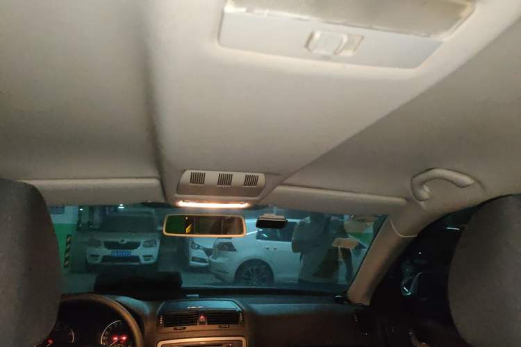 Used Skoda Octavia 2012 1.6L Manual Yijie Edition Headliner