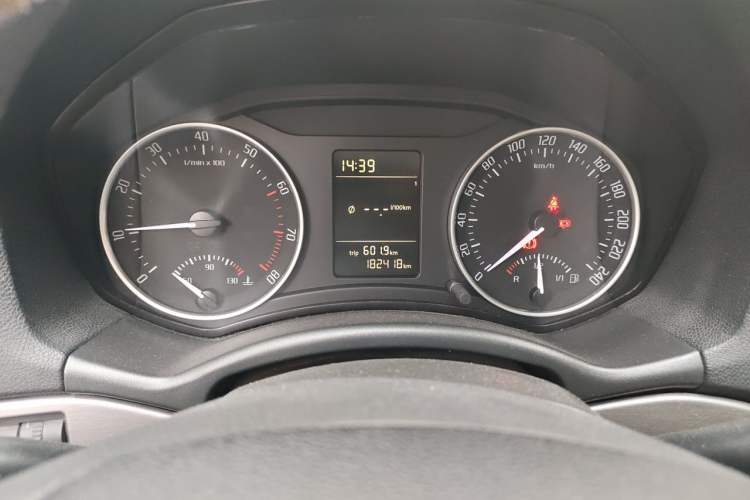 Used Skoda Octavia 2012 1.6L Manual Yijie Edition Instrument Cluster