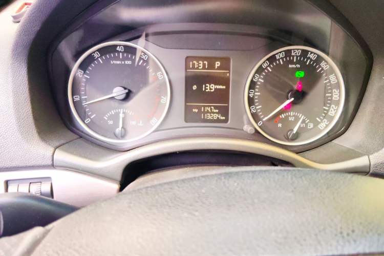 Used Skoda Octavia 2012 2.0L Automatic Yijie Version Instrument Cluster
