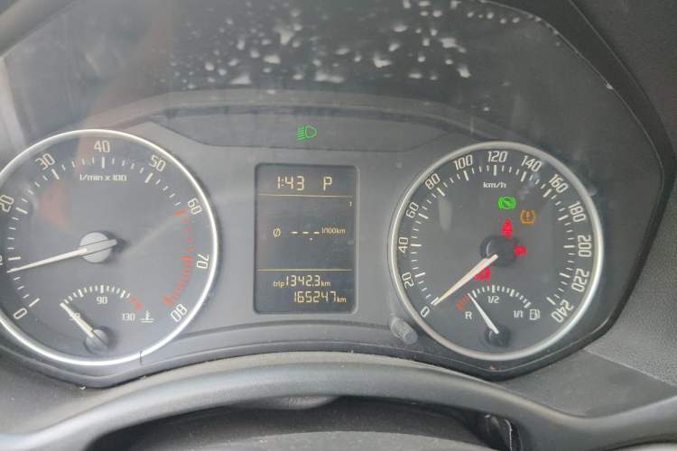 Used Skoda Octavia 2012 2.0L Automatic Yijie Version Instrument Cluster