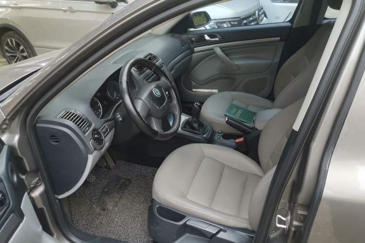 Used Skoda Octavia 2012 1.6L Manual Yijun Edition Left Front Seat
