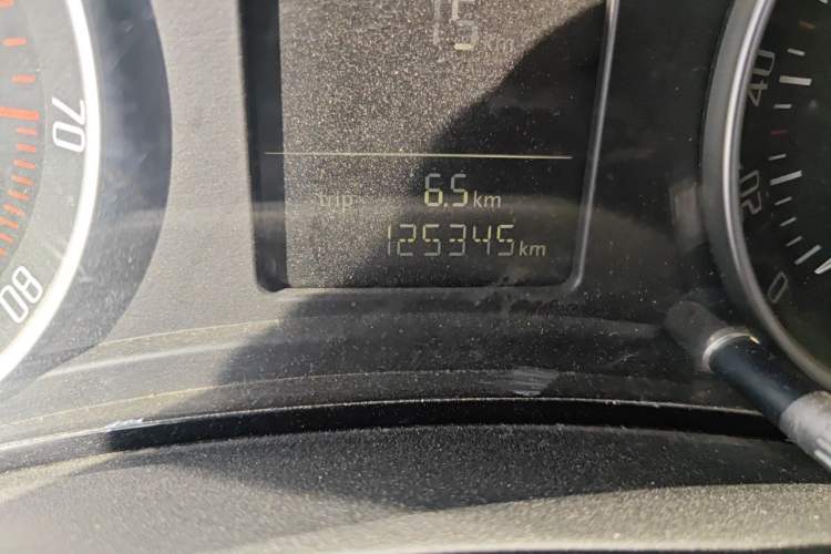 Used Skoda Octavia 2012 1.6L Automatic Yijie Edition Odometer Close Up