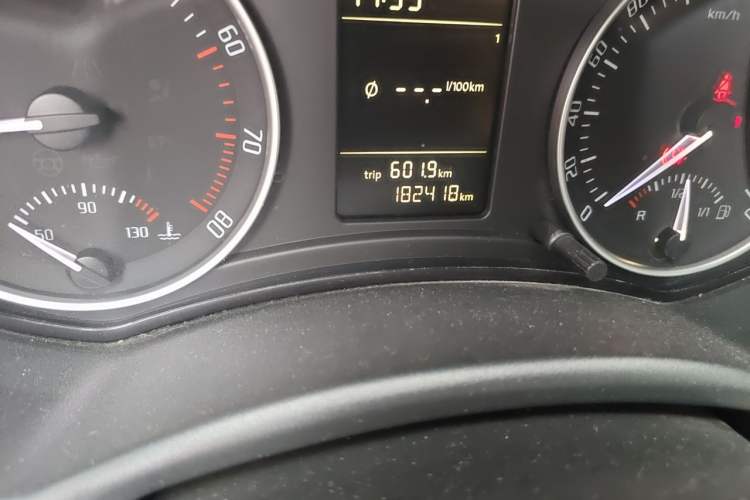 Used Skoda Octavia 2012 1.6L Manual Yijie Edition Odometer Close Up