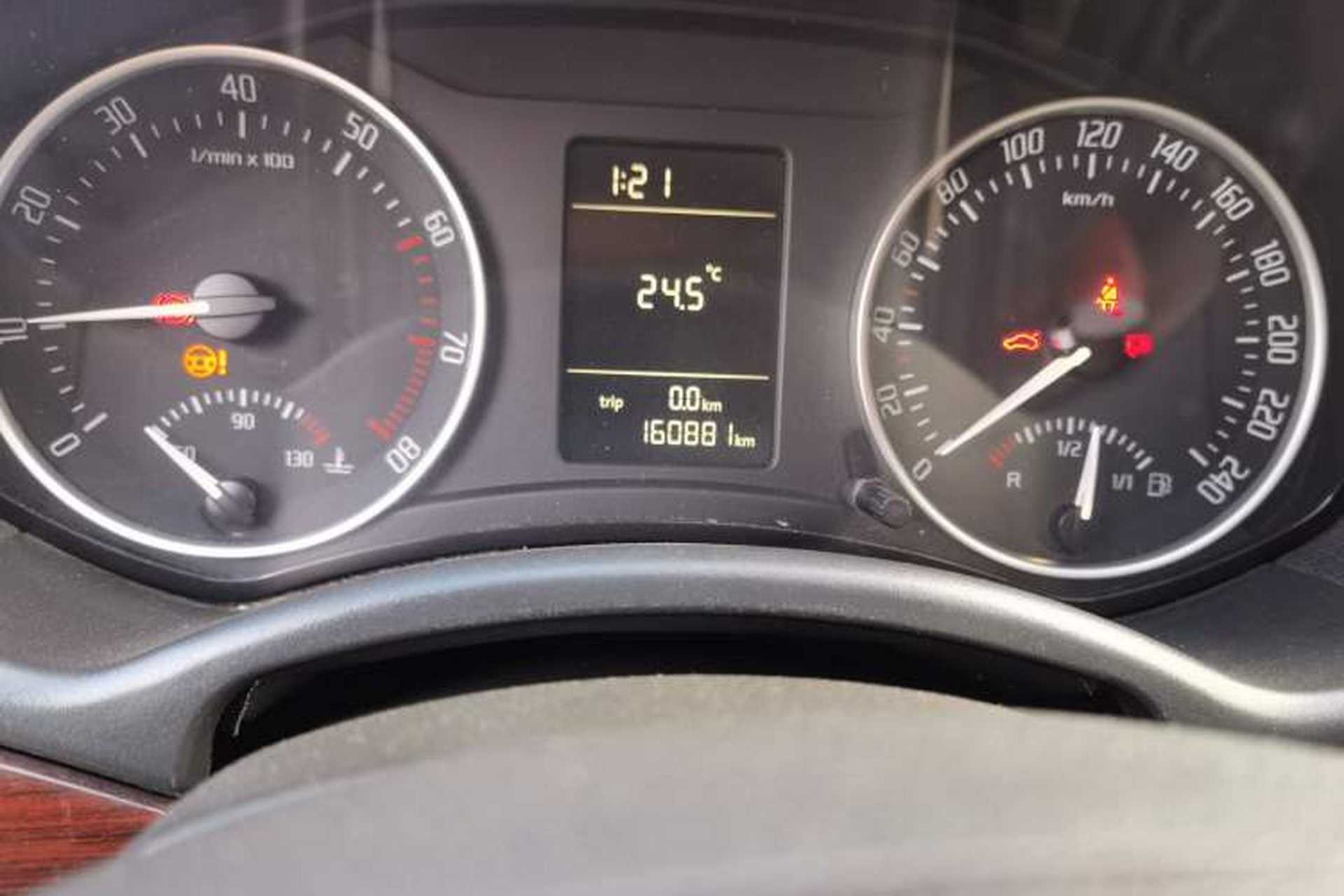 Used Skoda Octavia 2012 1.6L Manual Yijun Edition Odometer Close Up