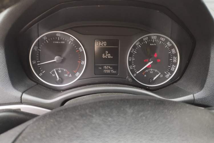 Used Skoda Octavia 2012 1.6L Manual Yijun Edition Odometer Close Up