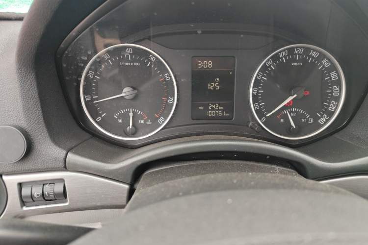 Used Skoda Octavia 2012 1.6L Manual Eado Edition Odometer Close Up