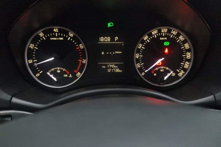 Used Skoda Octavia 2012 1.4TSI DSG Yijun Edition Odometer Close Up