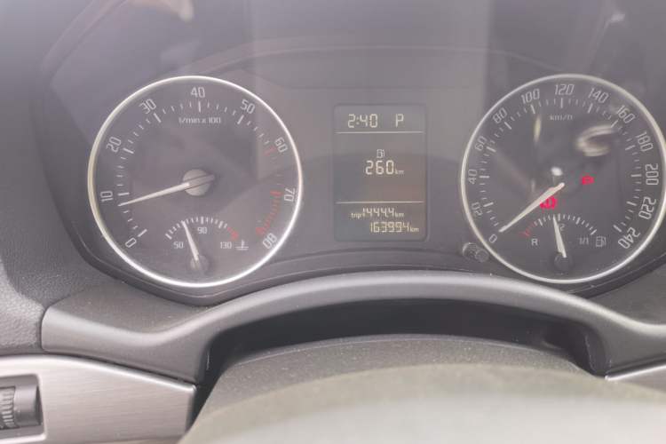 Used Skoda Octavia 2012 2.0L Automatic Yijie Version Odometer Close Up