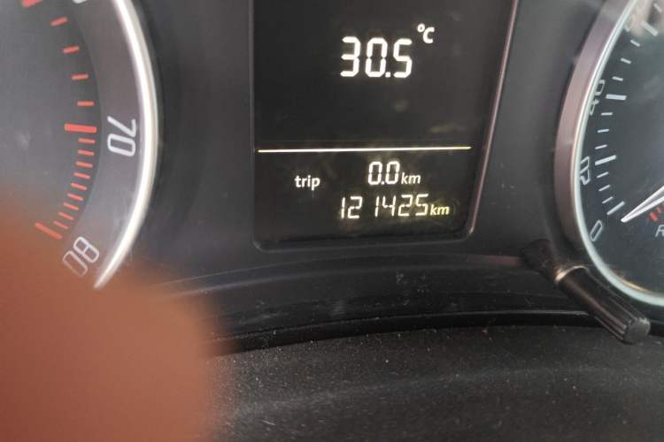 Used Skoda Octavia 2012 2.0L Manual Yijie Version Odometer Close Up