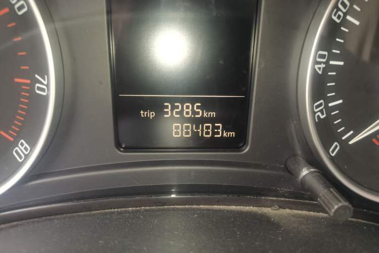 Used Skoda Octavia 2012 1.6L Manual Yijun Edition Odometer Close Up