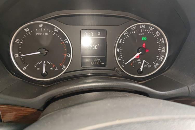 Used Skoda Octavia 2012 1.6L Automatic Yijun Edition Odometer Close Up