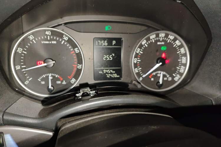 Used Skoda Octavia 2012 1.6L Automatic Yijie Edition Odometer Close Up