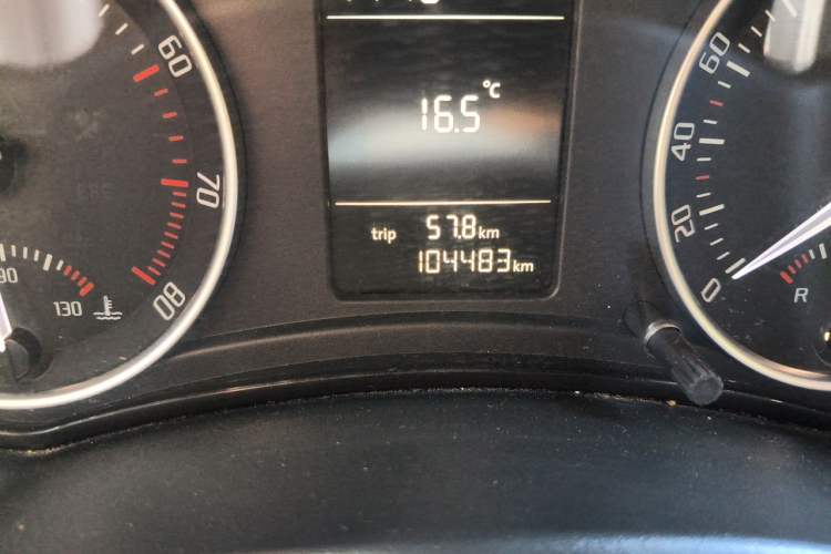 Used Skoda Octavia 2012 1.6L Manual Yijie Edition Odometer Close Up