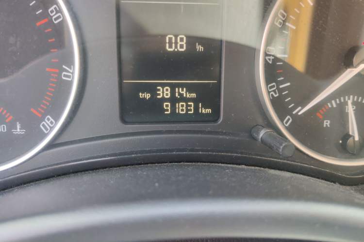 Used Skoda Octavia 2012 1.6L Manual Yijun Edition Odometer Close Up
