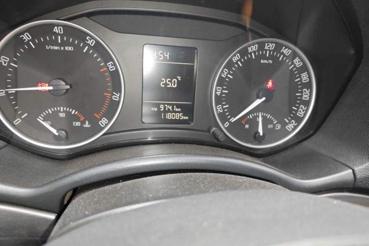 Used Skoda Octavia 2012 1.6L Manual Yijie Edition Odometer Close Up