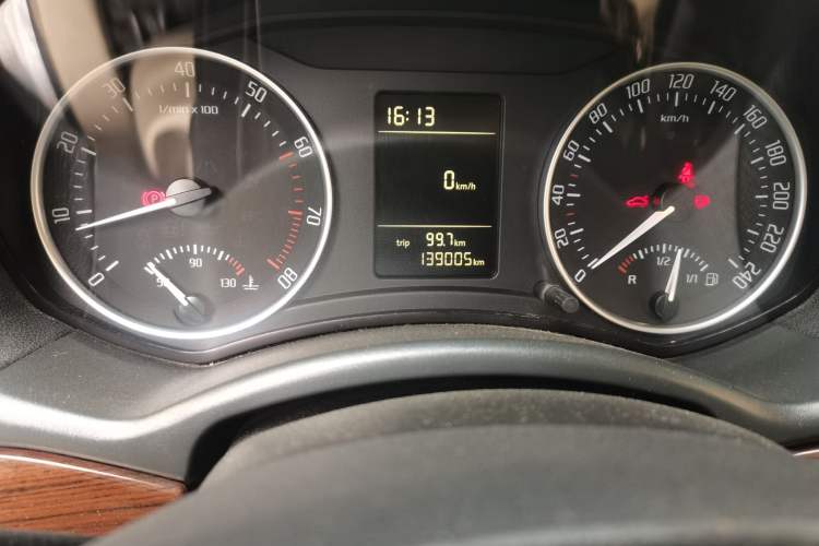 Used Skoda Octavia 2012 1.6L Manual Yijun Edition Odometer Close Up