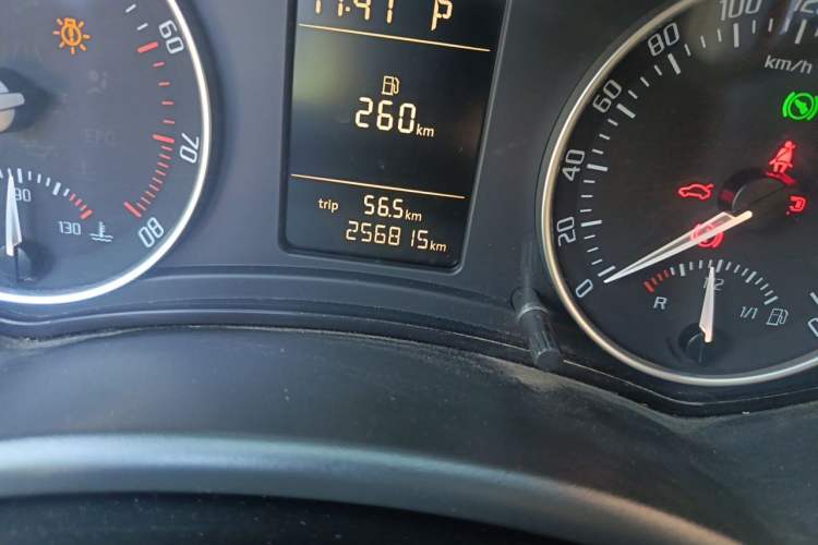 Used Skoda Octavia 2012 1.4TSI DSG Yijun Edition Odometer Close Up