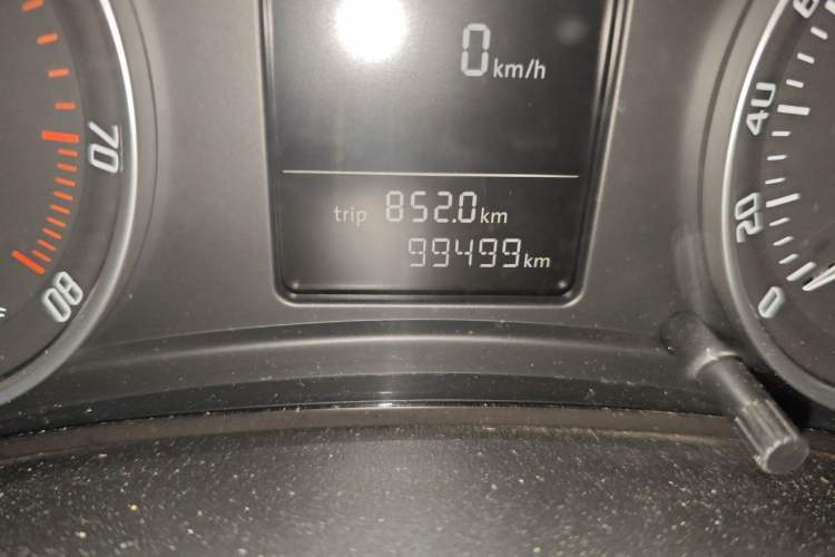 Used Skoda Octavia 2012 1.6L Manual Eado Edition Odometer Close Up