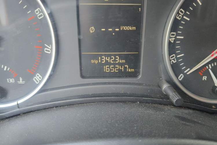 Used Skoda Octavia 2012 2.0L Automatic Yijie Version Odometer Close Up