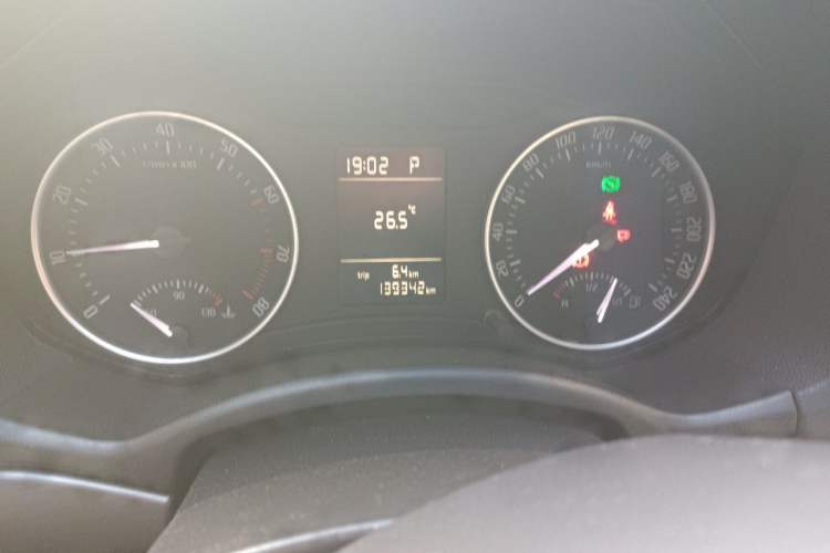 Used Skoda Octavia 2012 1.6L Automatic Yijie Edition Odometer Close Up