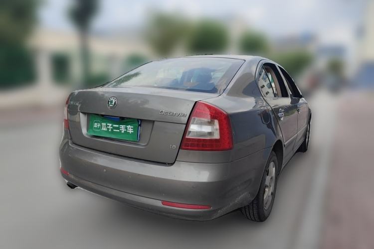 Used Skoda Octavia 2012 1.6L Automatic Yijun Edition Rear Right 45 Deg