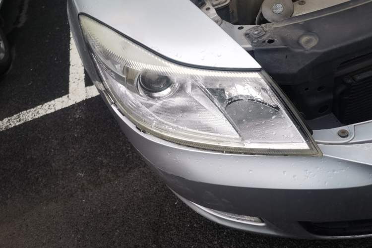 Used Skoda Octavia 2012 1.6L Automatic Yijie Edition Right Front Headlight