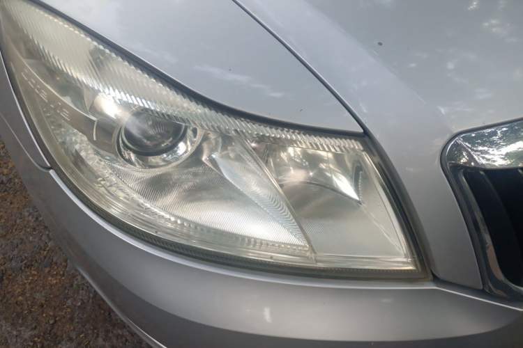 Used Skoda Octavia 2012 1.6L Manual Eado Edition Right Front Headlight