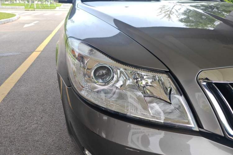Used Skoda Octavia 2012 1.6L Automatic Yijie Edition Right Front Headlight