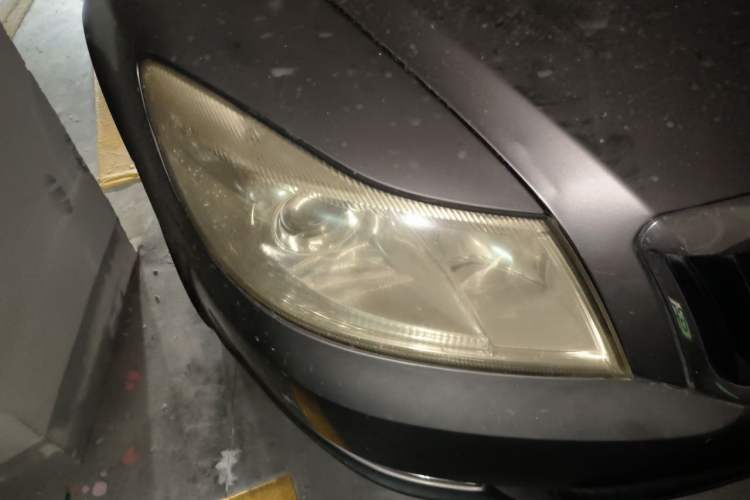 Used Skoda Octavia 2012 1.6L Manual Eado Edition Right Front Headlight