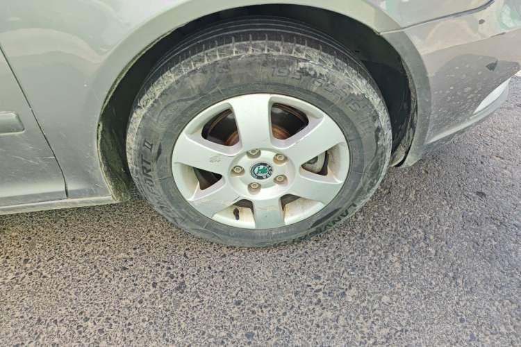 Used Skoda Octavia 2012 1.6L Automatic Yijie Edition Right Front Wheel Hub