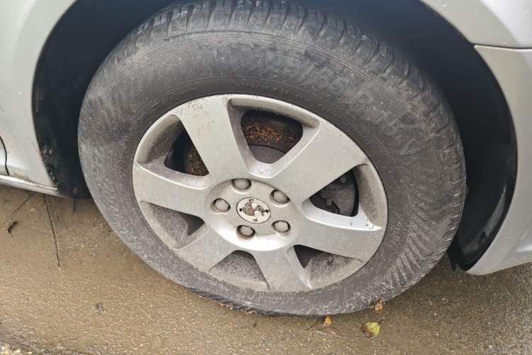Used Skoda Octavia 2012 1.6L Manual Yijie Edition Right Front Wheel Hub