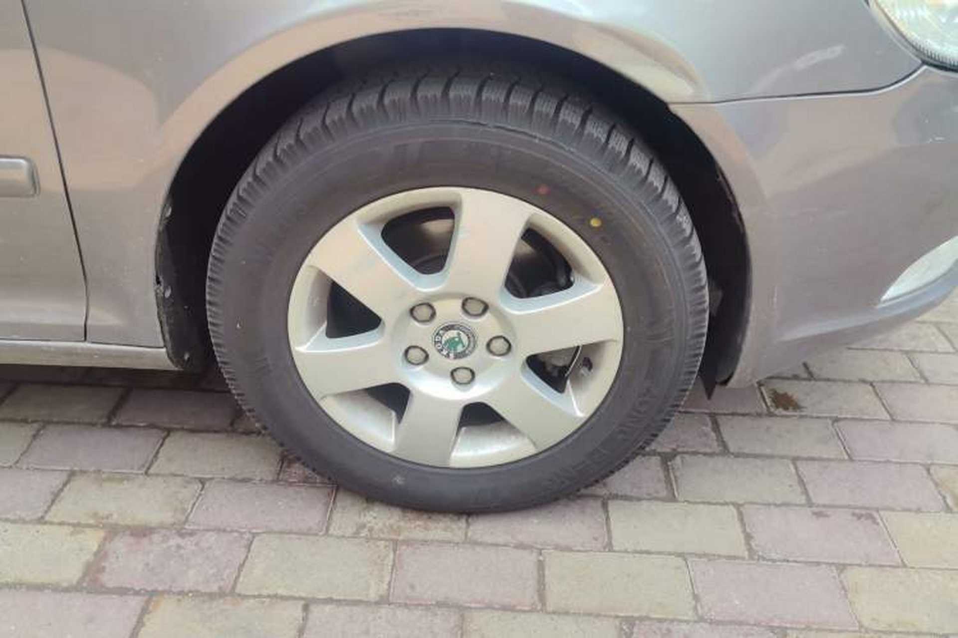 Used Skoda Octavia 2012 1.6L Automatic Yijie Edition Right Front Wheel Hub