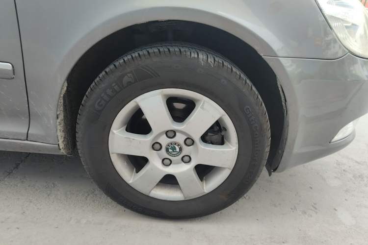 Used Skoda Octavia 2012 1.6L Automatic Yijun Edition Right Front Wheel Hub