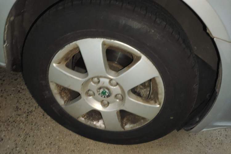 Used Skoda Octavia 2012 1.6L Manual Yijie Edition Right Front Wheel Hub