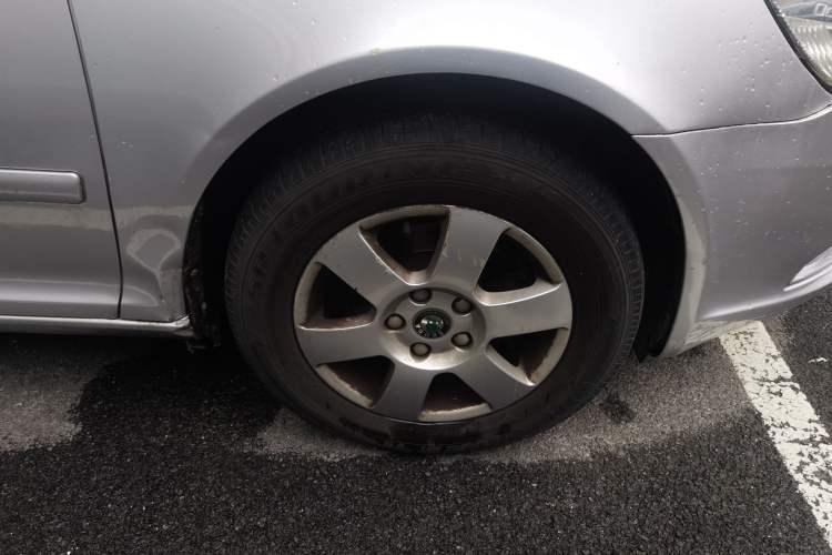 Used Skoda Octavia 2012 1.6L Automatic Yijie Edition Right Front Wheel Hub